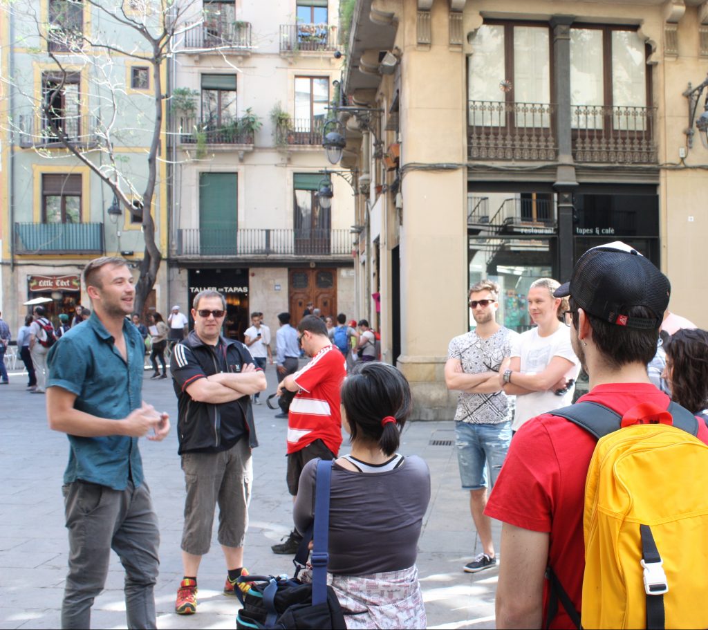 Barcelona Free Walking Tour - Book your FREE Tour right now!